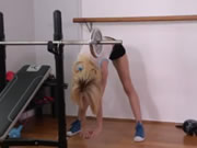 健身猛男與金髮鬼妹玩拳擊然後各種激情性愛