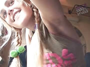 烏克蘭清純苗條女生在火車上露出自摸